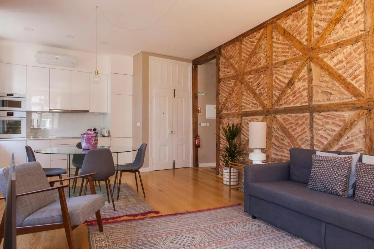 Image 3 of Alfama Baixa Spacious And Bright Apartment Blends the Historic and the Contemporary 2 Bedrs & 2 Bathrs AC 18th Century Building