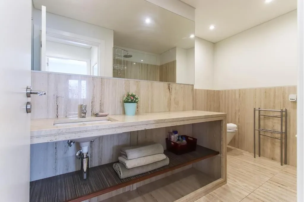 Image 2 of Apartamento moderno em prédio novo em Graça-Alfama