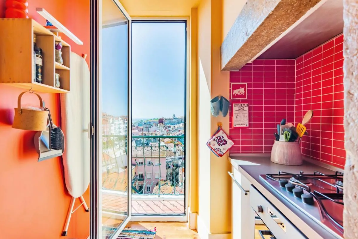 Image 5 of Bright & Beautiful Top Floor Graça Flat