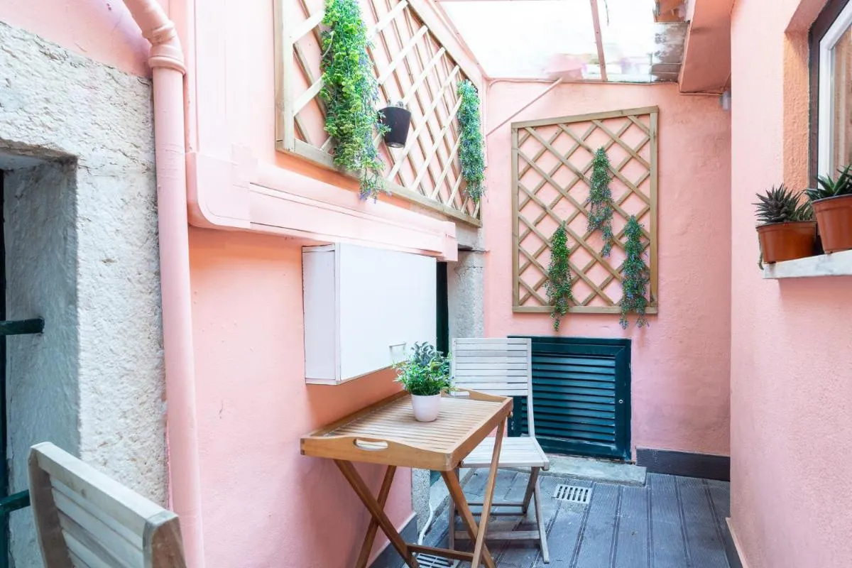 Image 3 of Camões Lounge Apartment w/Courtyard