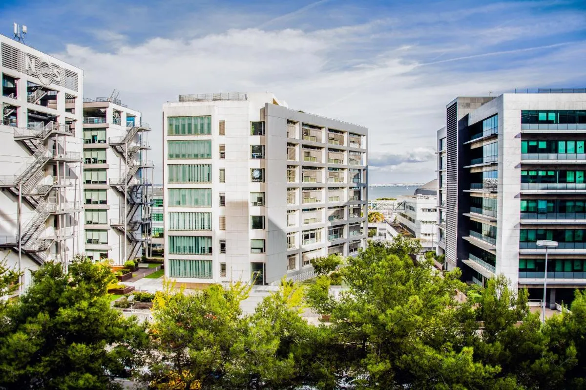 Image 4 of Central Orient Residence – Modern, spacious and sunny! By the river!