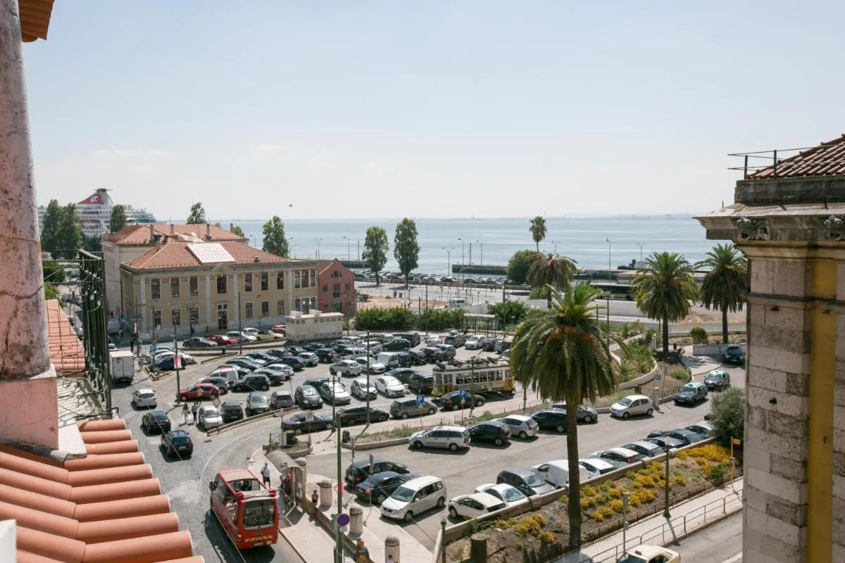 Image 5 of Downtown Seaview Apartment