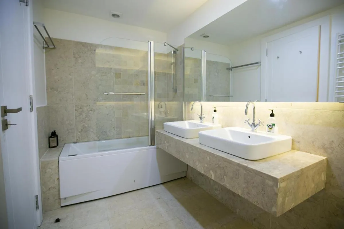 Image 2 of Downtown Seaview Apartment