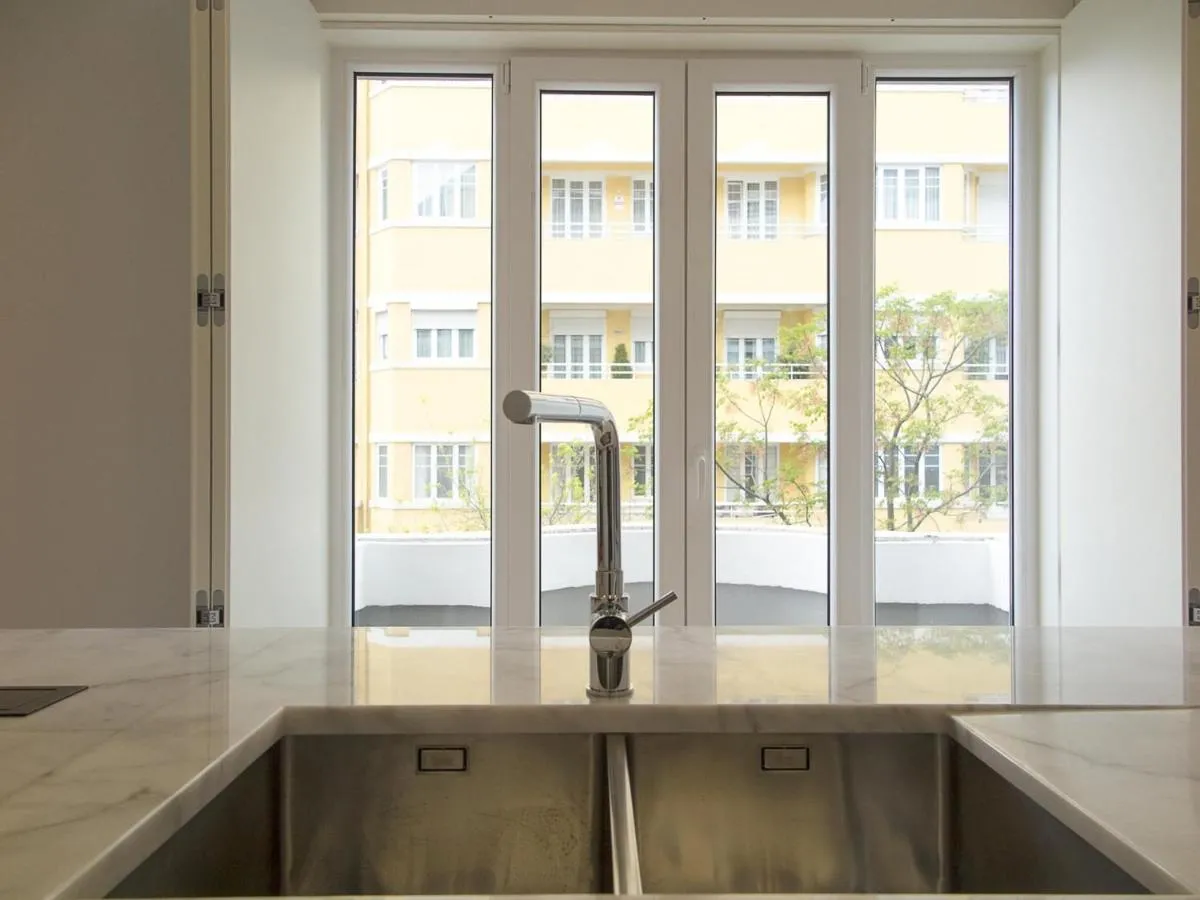 Image 2 of Eduardo vii park great bright apt with ac elevator