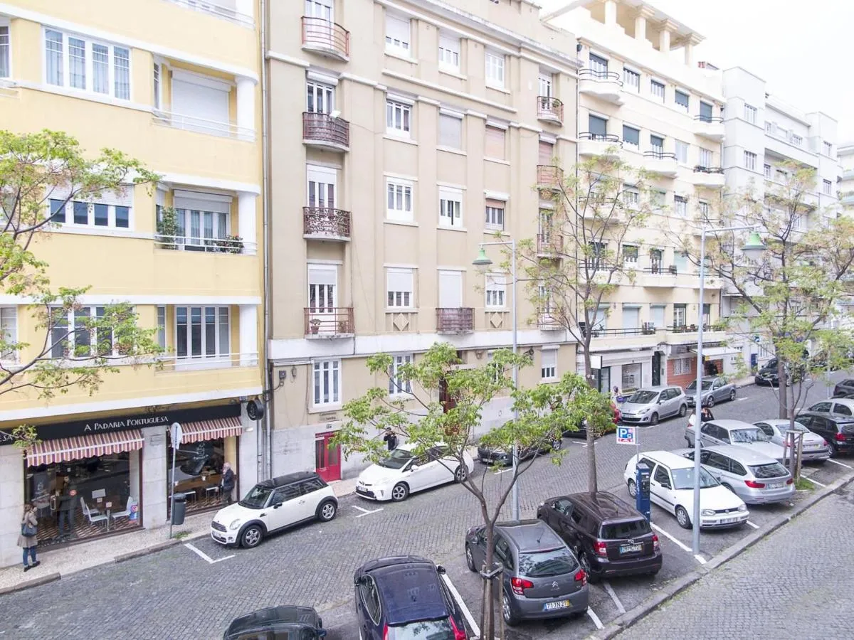 Image 5 of Eduardo vii park great bright apt with ac elevator