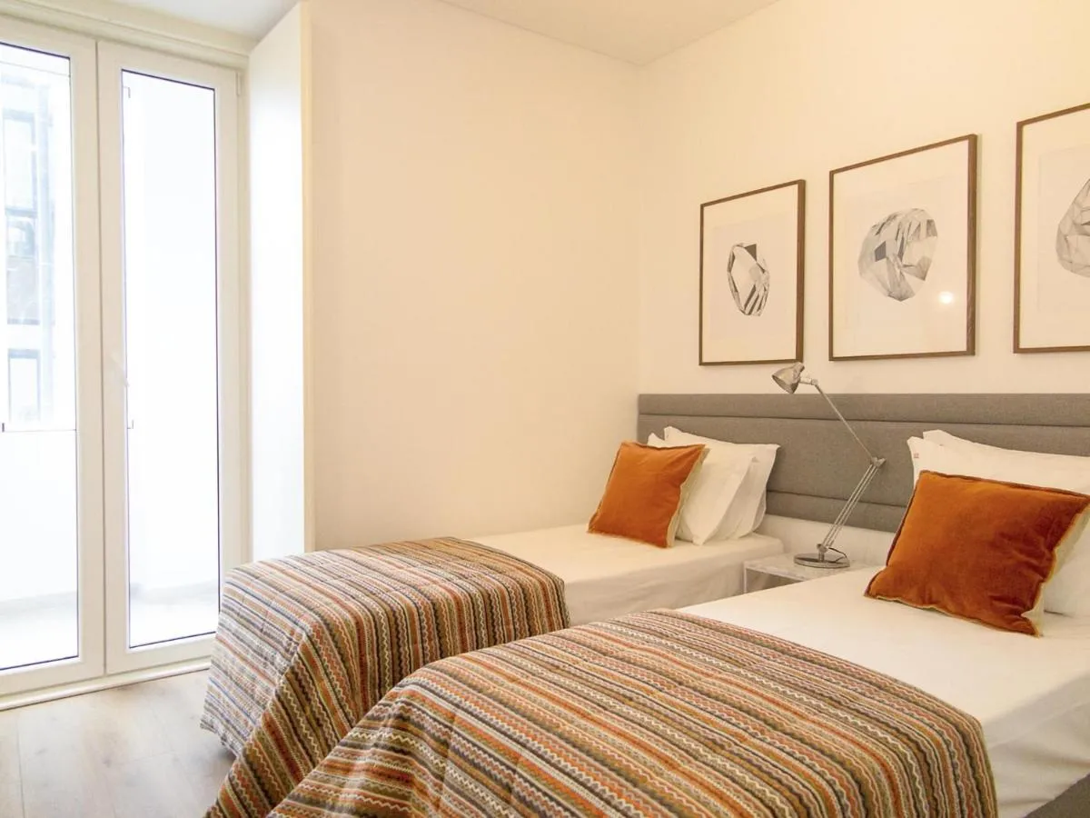 Image 6 of Eduardo vii park great bright apt with ac elevator