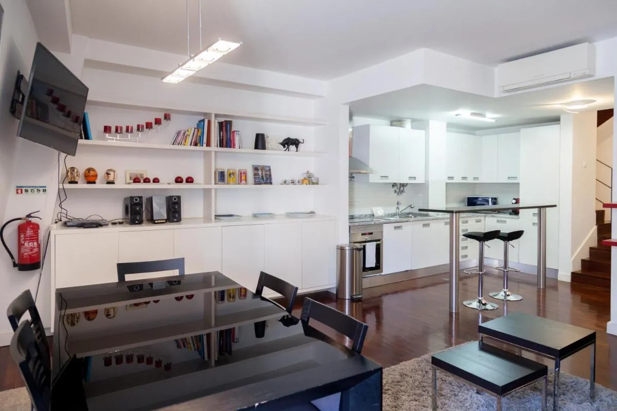 Image 3 of FLH Chiado Artsy Duplex
