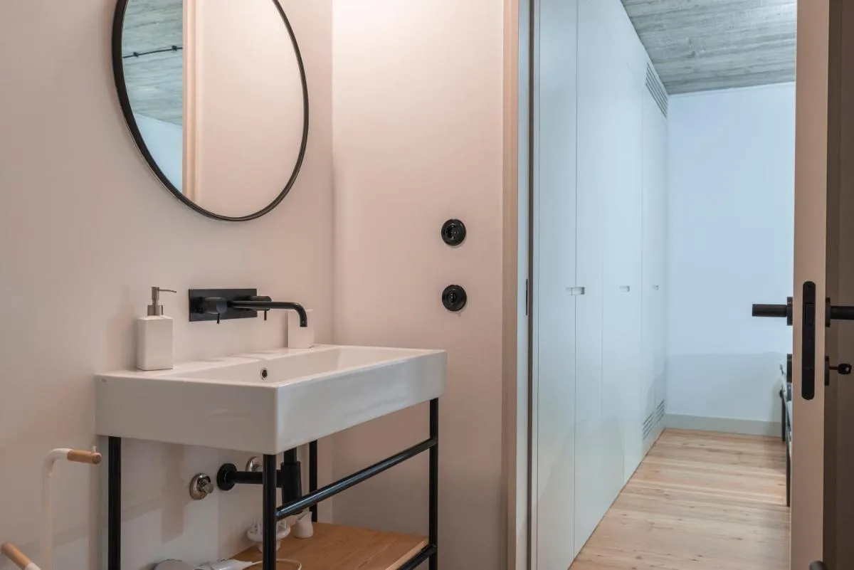 Image 2 of Glamorous 3BDR Apartment in City Center by LovelyStay