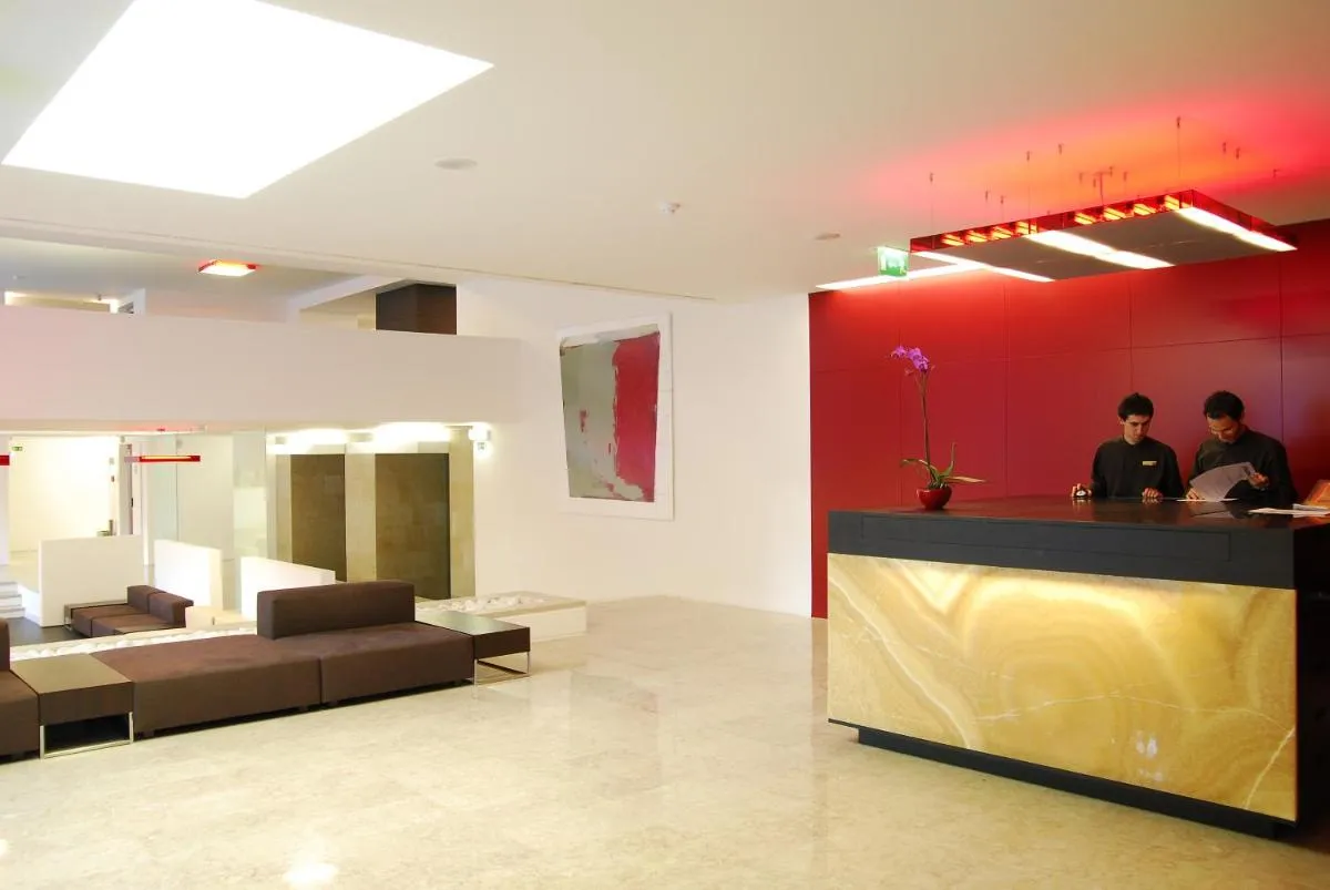 Image 2 of Hotel Jeronimos 8