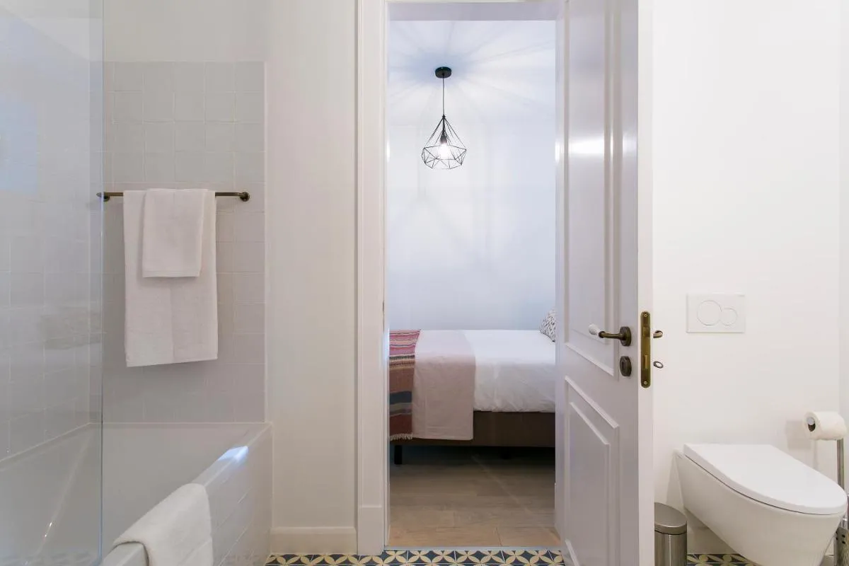 Image 2 of JOIVY Stunning 2BR Apt with garden, by the Avenida subway and Botanical Garden of Lisbon