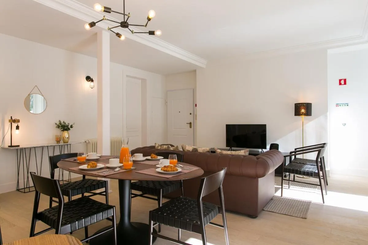 Image 4 of JOIVY Stunning 2BR Apt with garden, by the Avenida subway and Botanical Garden of Lisbon