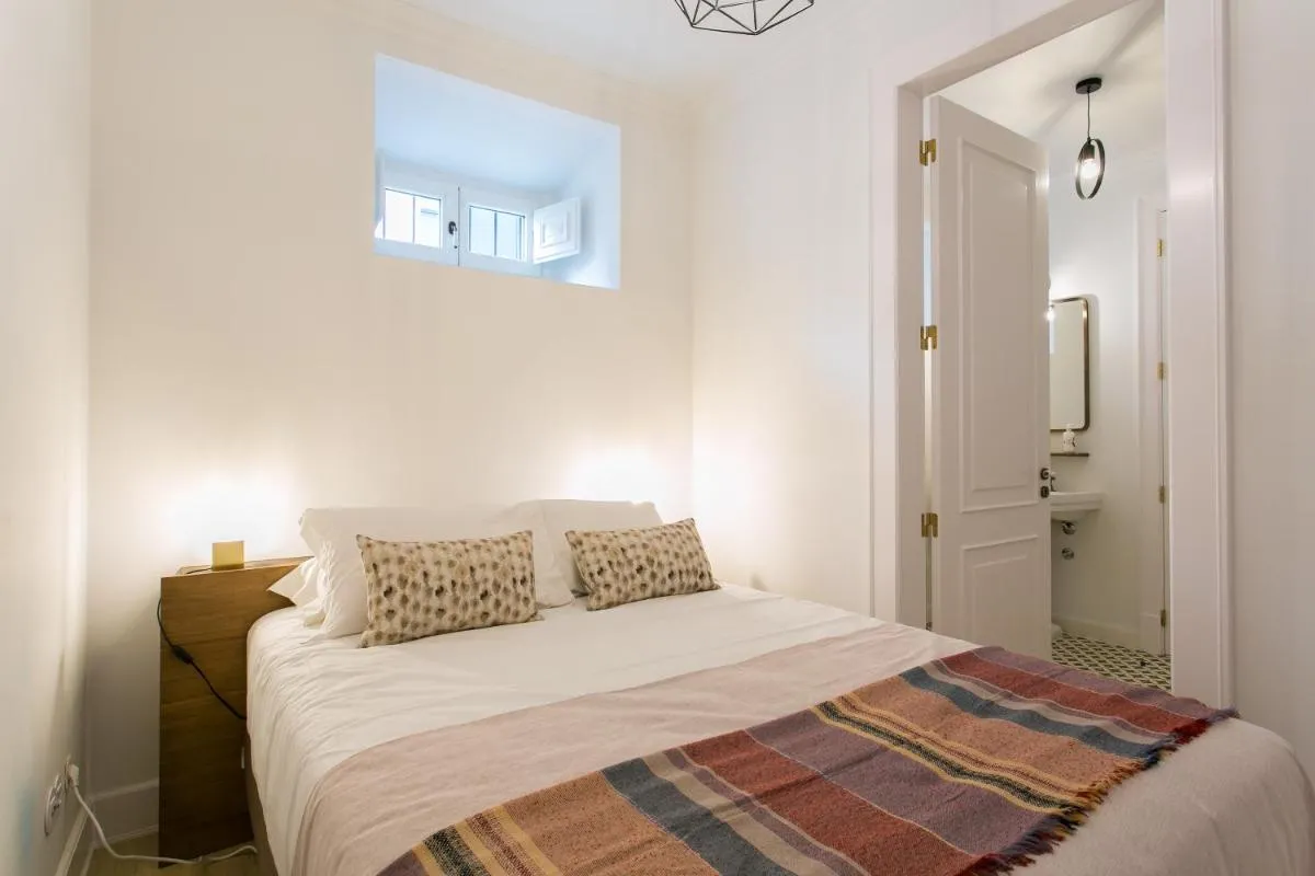 Image 6 of JOIVY Stunning 2BR Apt with garden, by the Avenida subway and Botanical Garden of Lisbon
