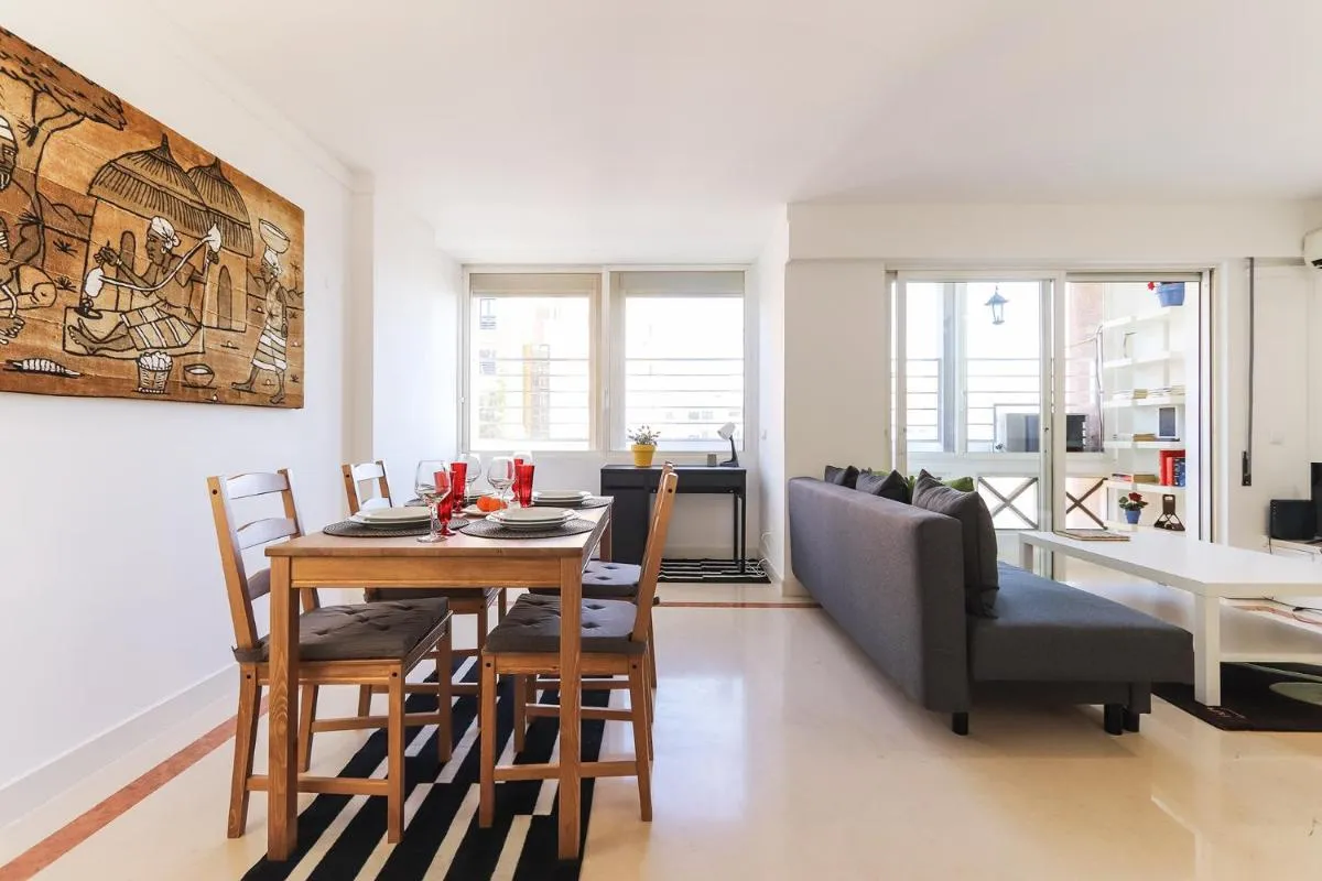 Image 4 of Lisbon Flower 360º – Your Lovely Flat with Pool and Parking