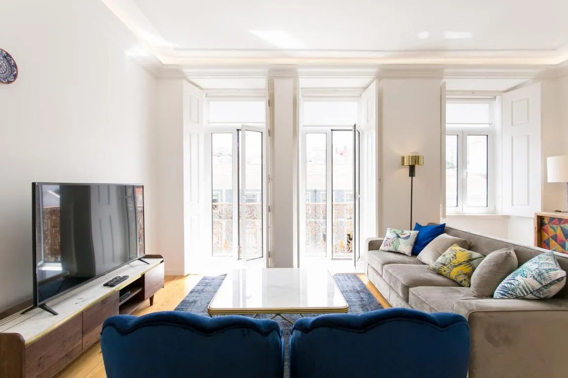 Image of Lisbon luxury retreat! 2 suites, balcony & views!!