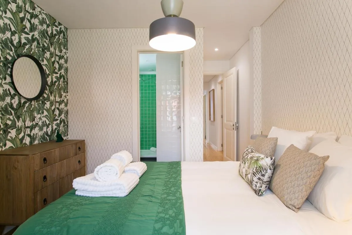 Image 1 of Lisbon luxury retreat! 2 suites, balcony & views!!