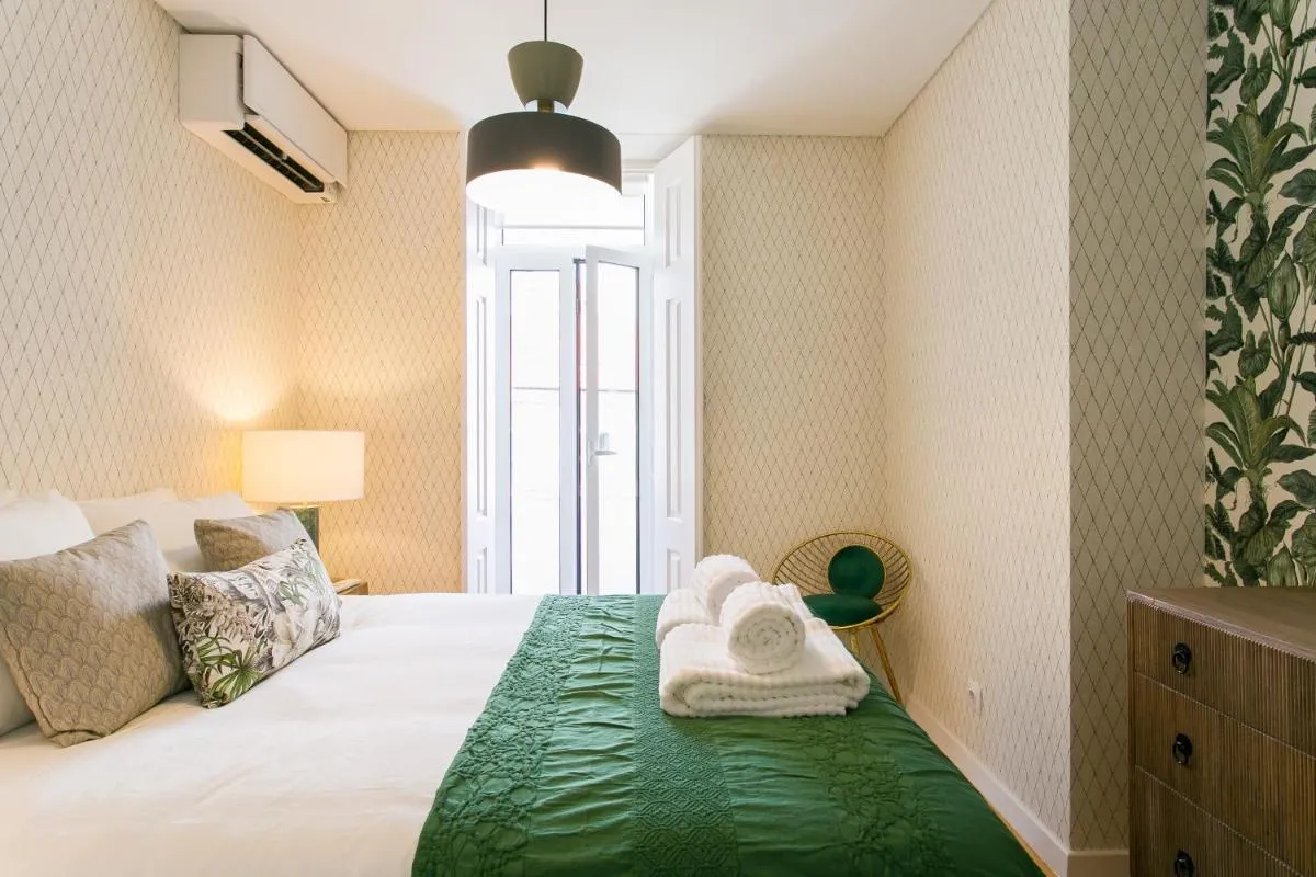 Image 6 of Lisbon luxury retreat! 2 suites, balcony & views!!