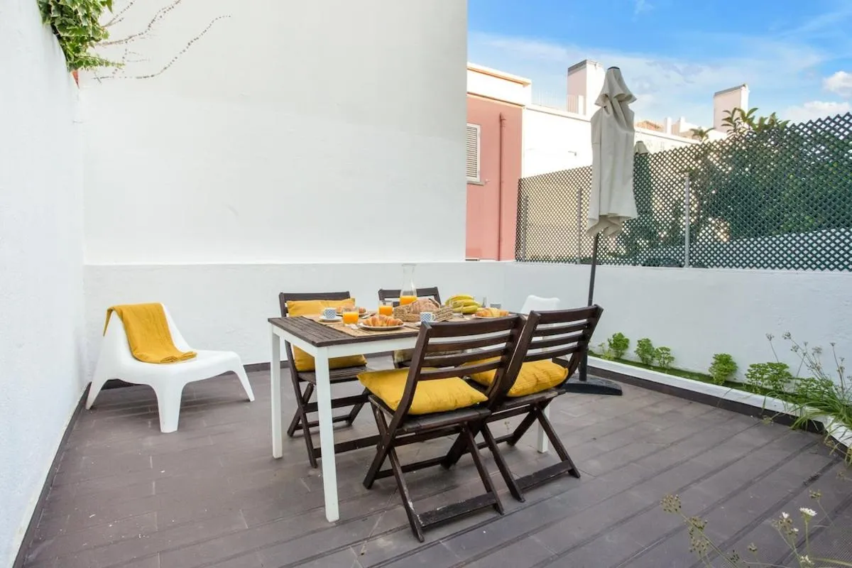 Image 5 of Modern 2 Bedroom Apartment in Estrela with Outside Terrace! Amazing for Families, Couples, Friends