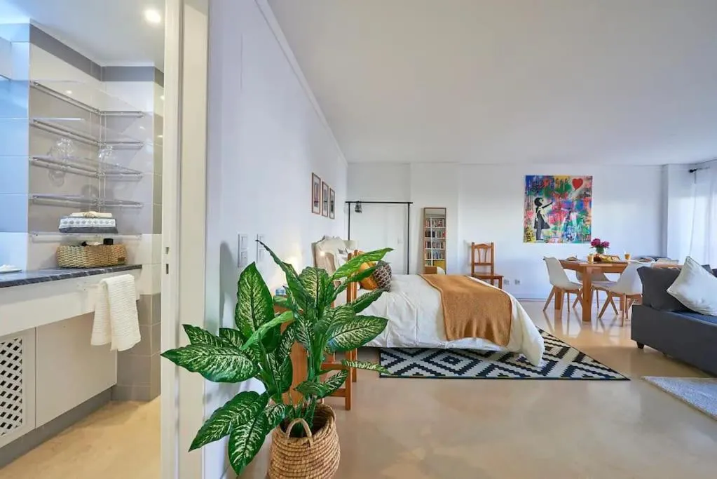 Image 4 of Modern apartment with garage and pool