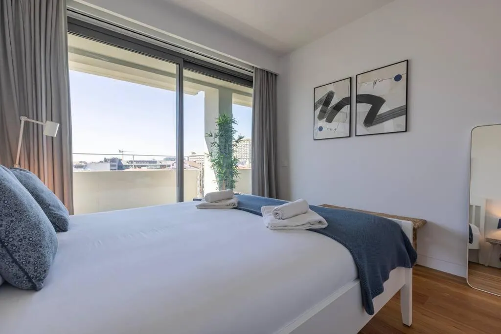 Image 1 of Oasis 28 III by Innkeeper