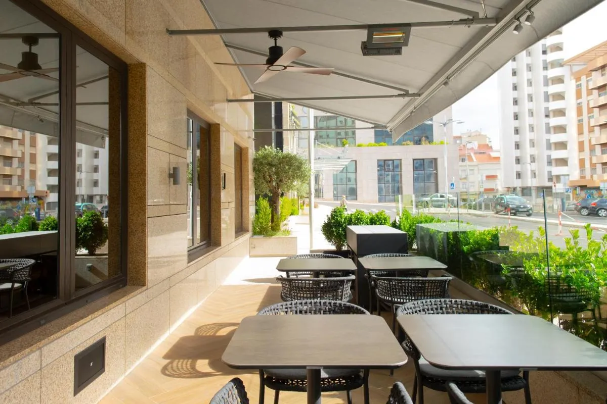 Image 2 of SANA Metropolitan Hotel