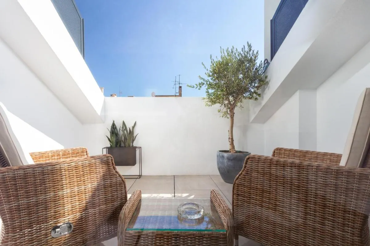 Image 5 of STUPENDO-Three Rooms-Suite with Terrace -Center -Air conditioning-Free Park