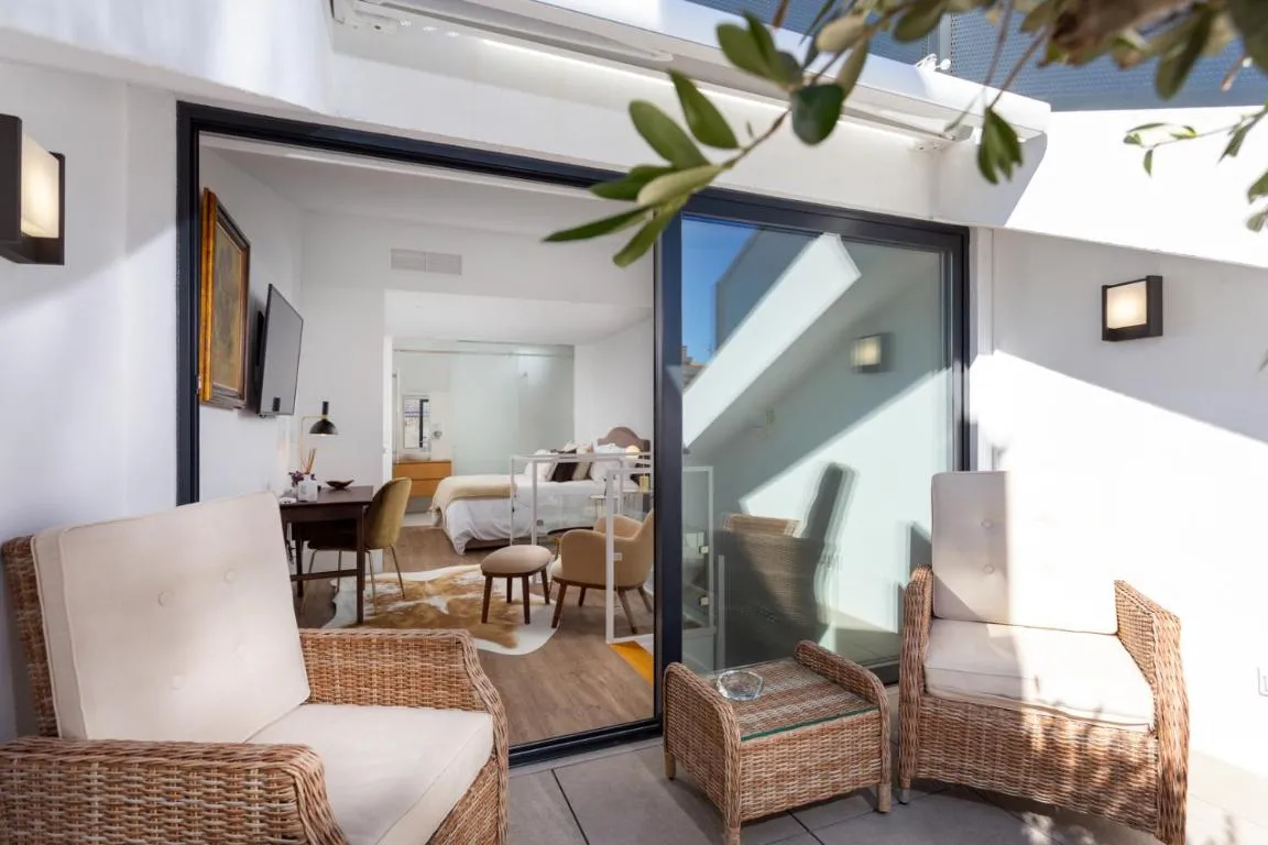 Image of STUPENDO-Three Rooms-Suite with Terrace -Center -Air conditioning-Free Park