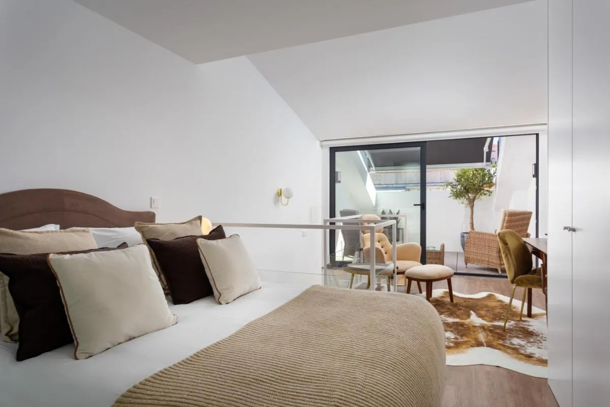 Image 6 of STUPENDO-Three Rooms-Suite with Terrace -Center -Air conditioning-Free Park