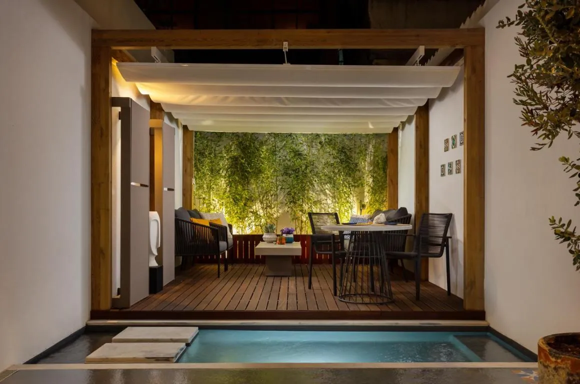 Image of STUPENDO- Two Rooms, patio With refreshing Pond-Center-Air conditioning-Free Park