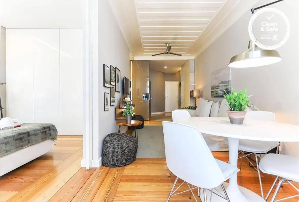 Image 2 of Trendy Chiado Flat