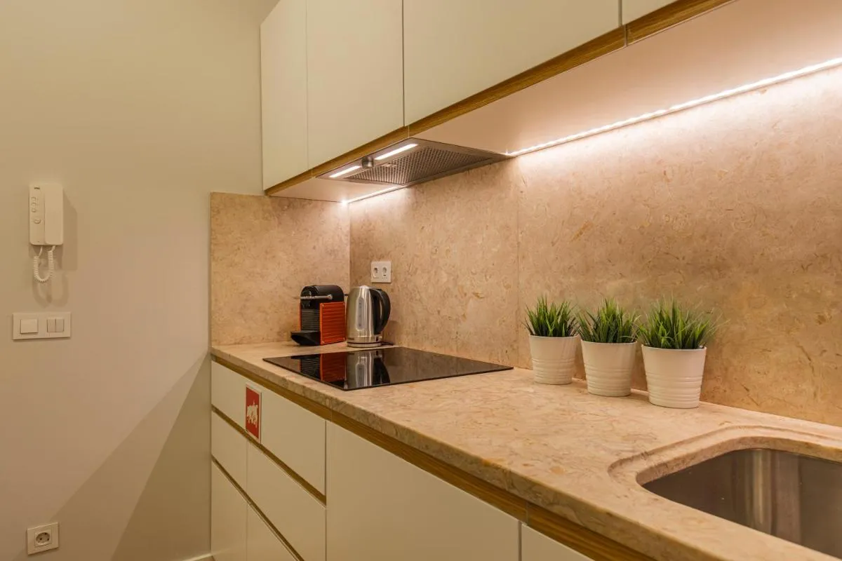 Image 2 of Upscale & Modern 2BDR Apartment