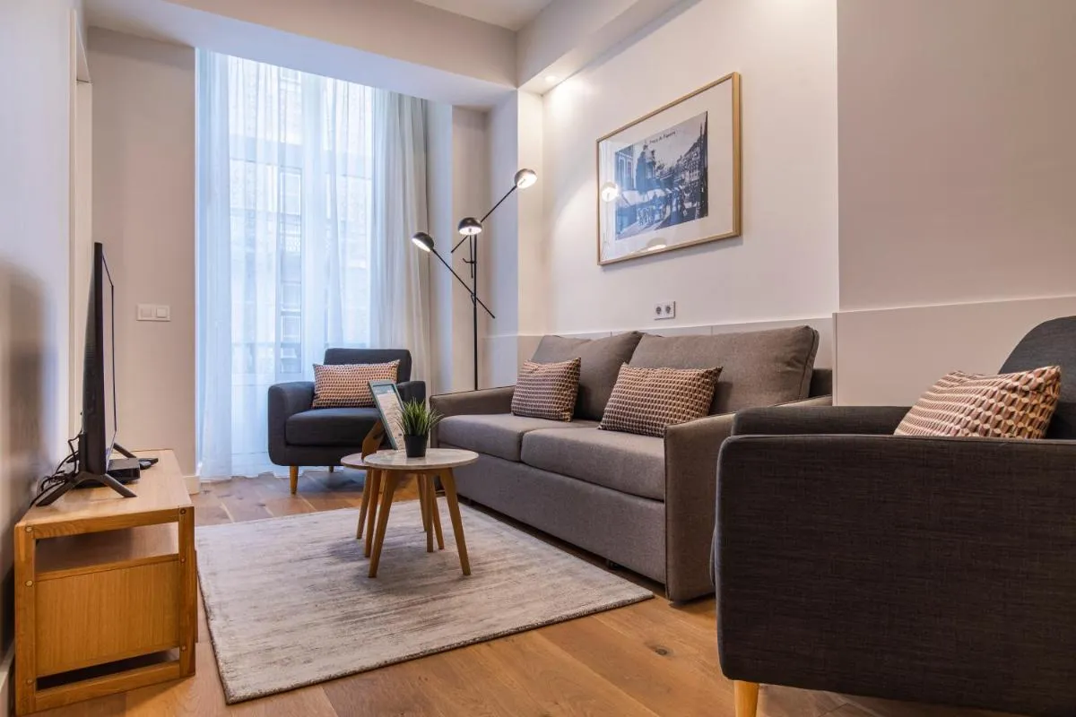 Image 4 of Upscale & Modern 2BDR Apartment