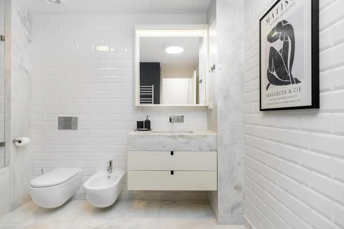 Image 2 of WHome Prime Location Contemporary Luxury Apartment w/ AC & Elevator