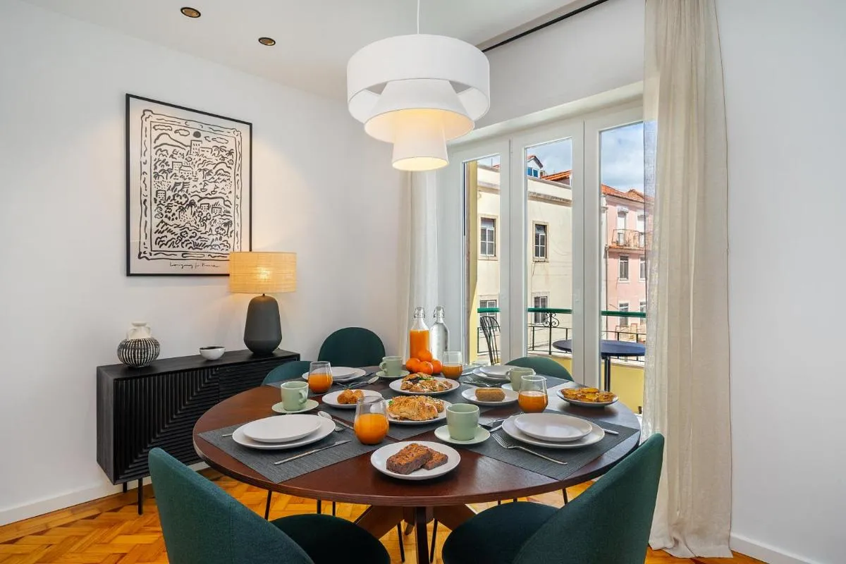 Image 3 of WHome Prime Location w AC 3-Bed Duplex Perfect for Families ONLY