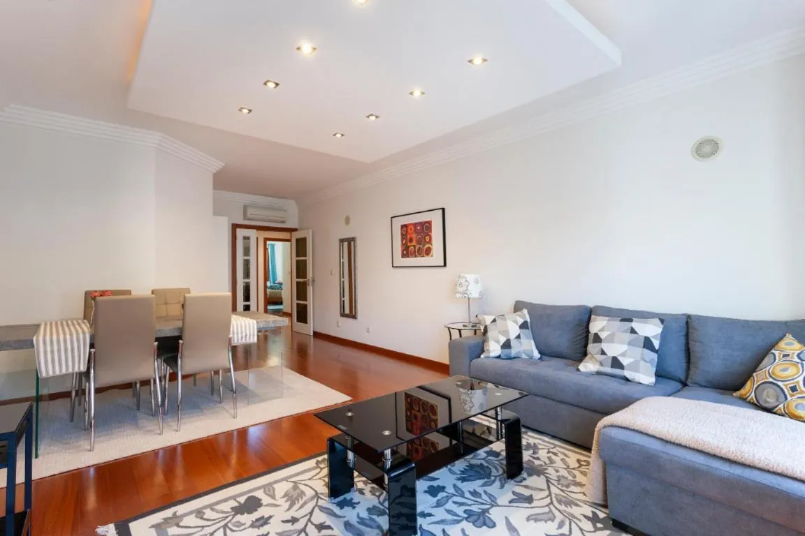 Image 2 of luxury lisbon apartment T2